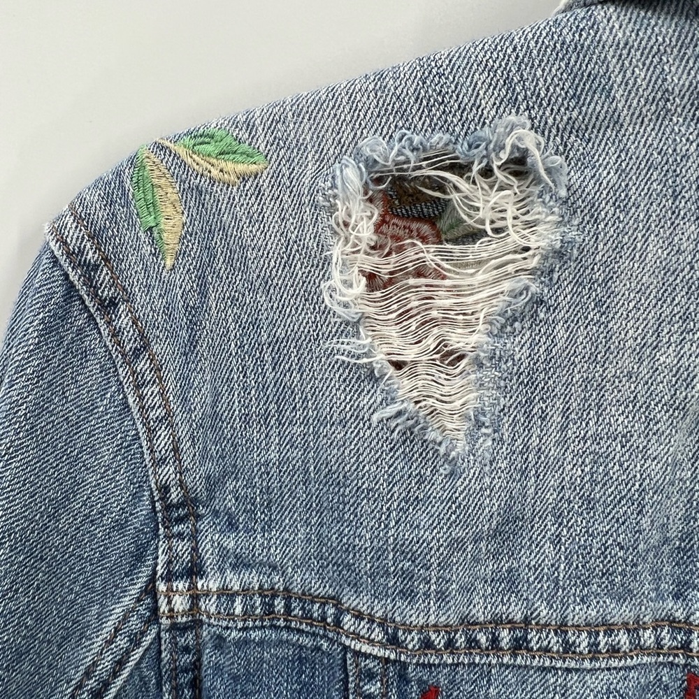 American eagle, highly distressed floral embroidered denim trucker jacket… - Picture 14 of 16